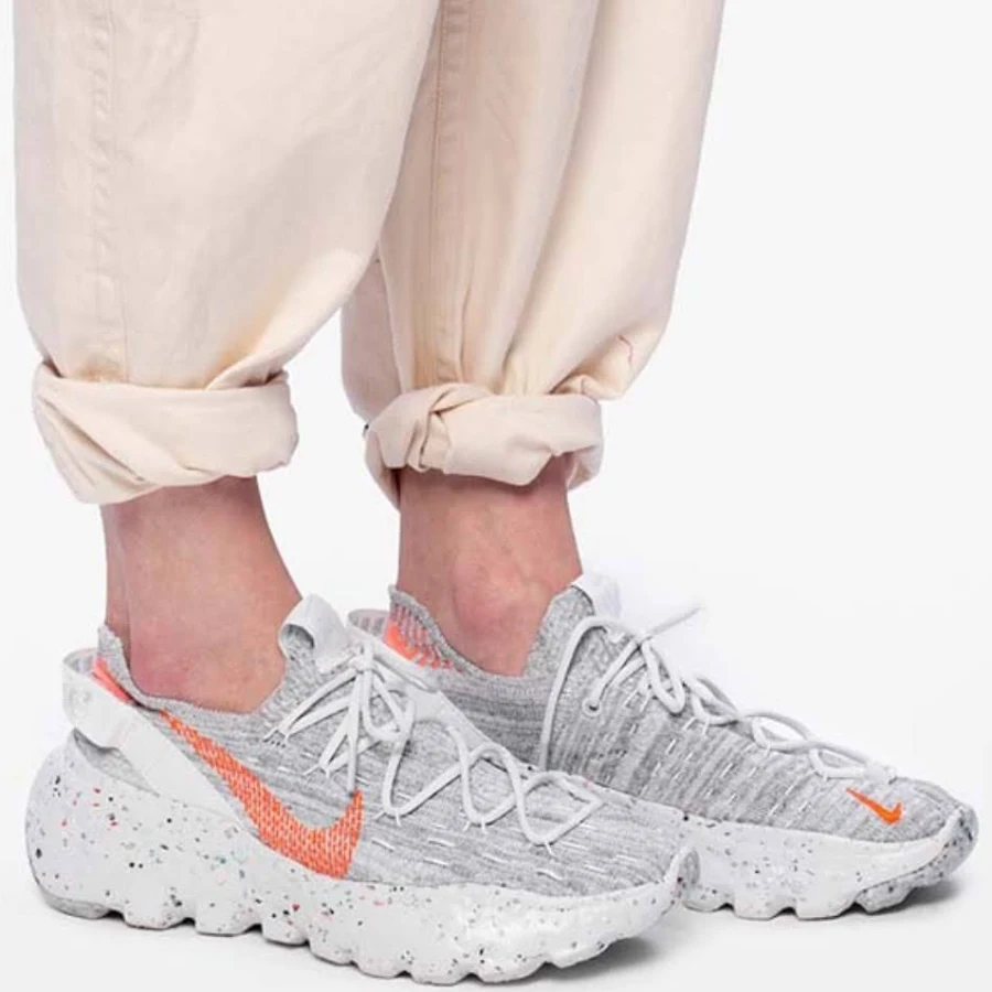 Space Hippie 04 Sneakers in Hyper Crimson