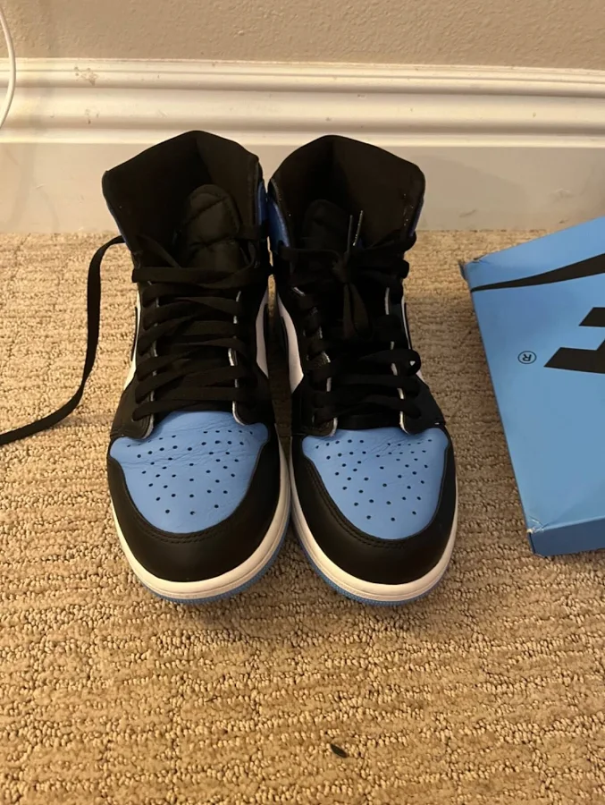 Size 10.5 - Jordan 1 Retro OG High UNC Toe condition with box