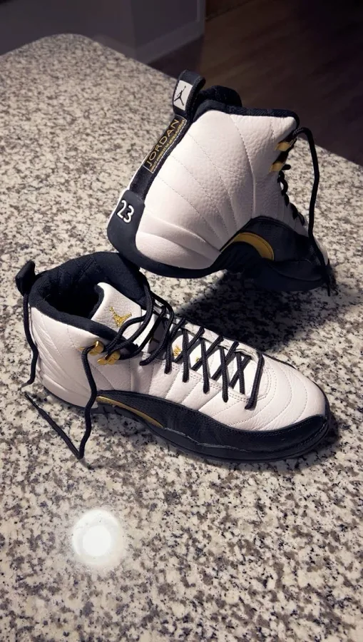 Air Jordan 12 “taxi” White-black-metallic Gold Size 7