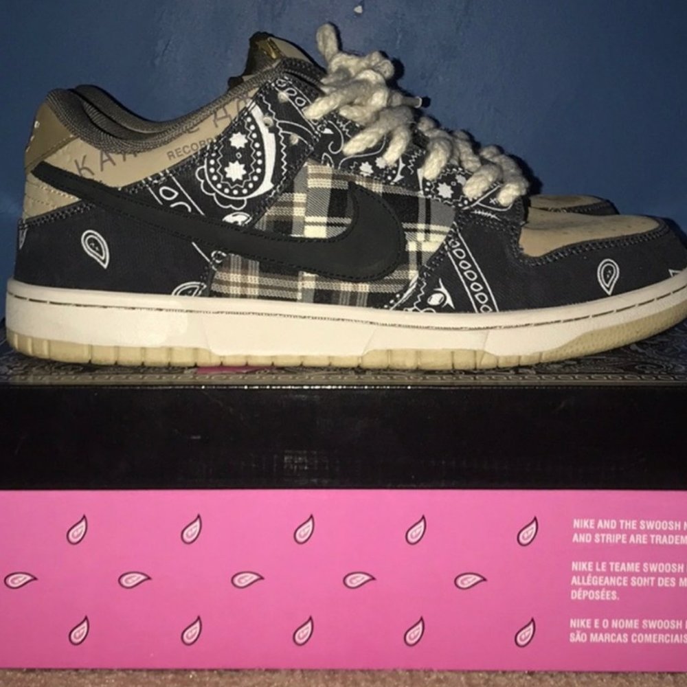 Travis Scott Dunks Low
