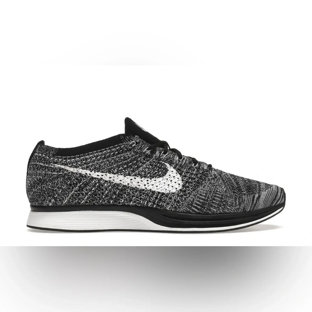 Nike Flyknit Racers Oreo 2