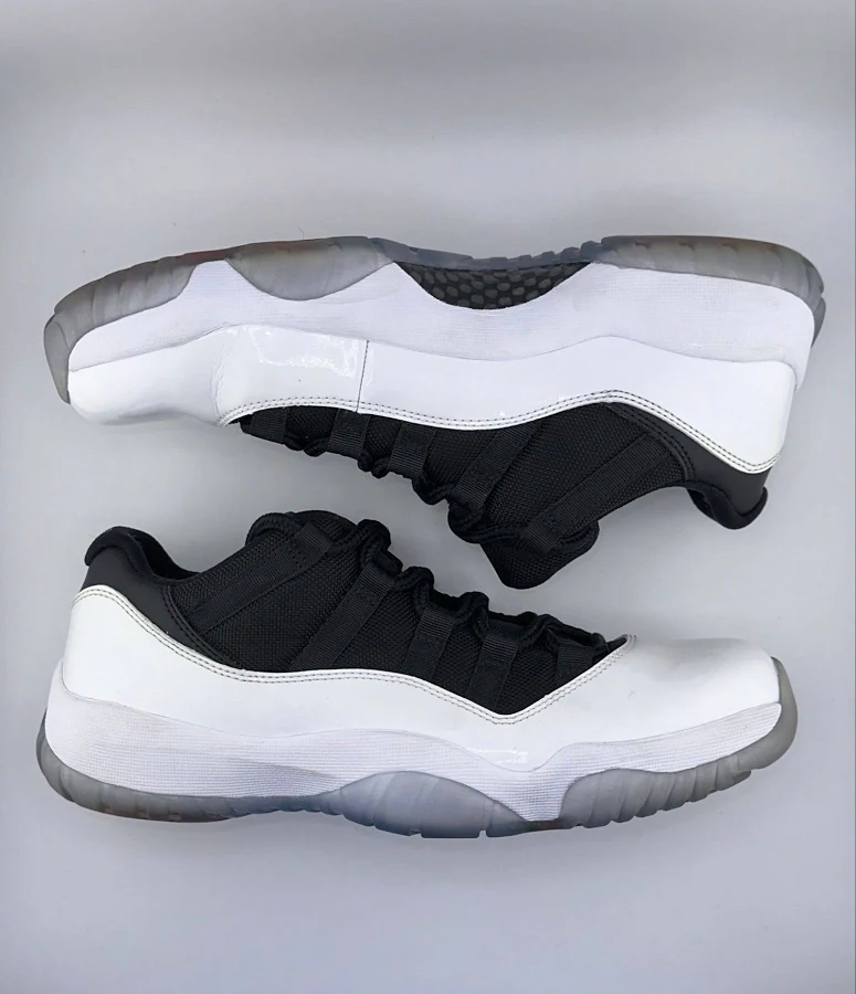 Air Jordan 11 Low Tuxedo Size 8.5 Men’s Clean