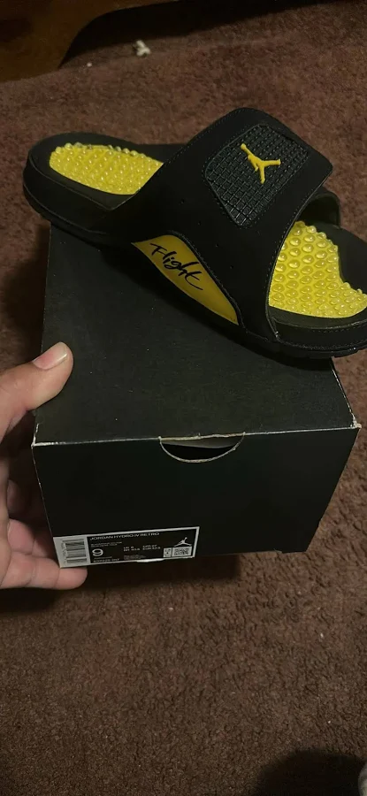 Jordan 4 thunder Hydro slides1