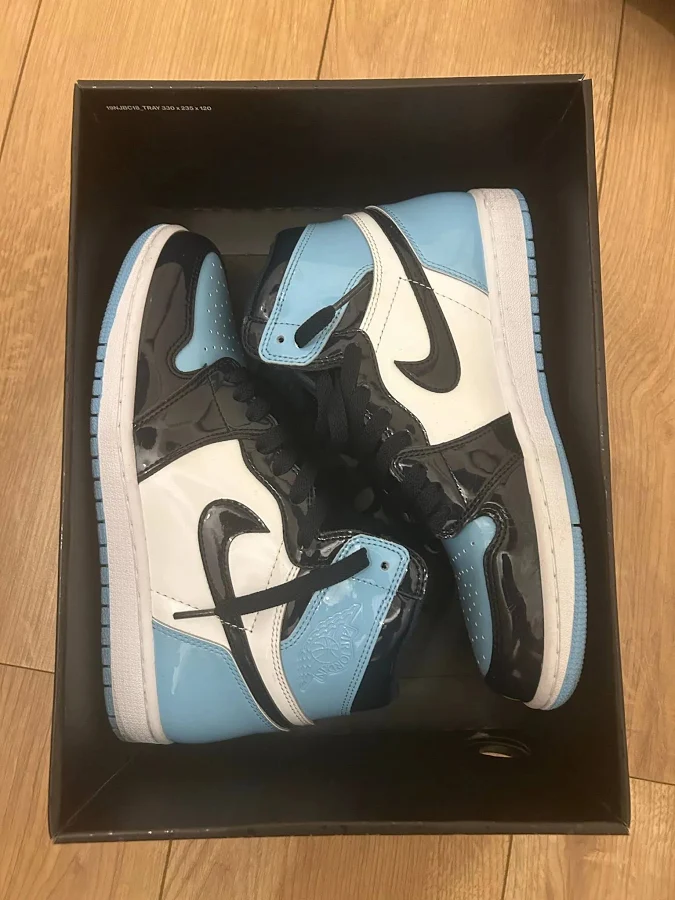 Air Jordan 1 Retro High OG Blue University1