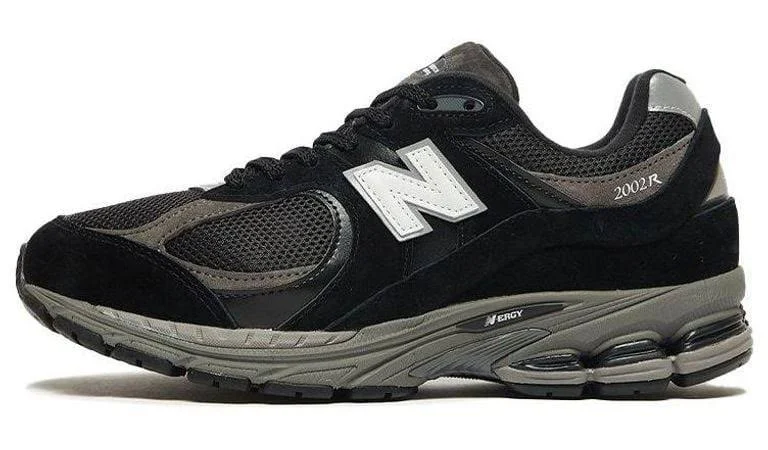 New Balance Men's 2002R - Black - Low-top sneakers - 6