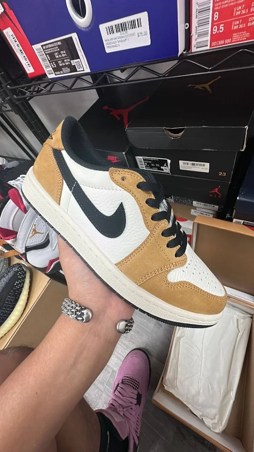 AJ1 Low Rookie of the Year Size 7.51