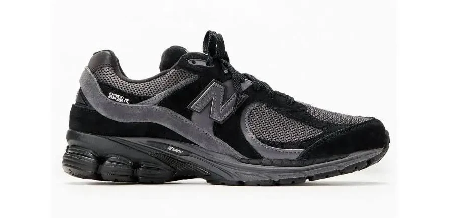 New Balance Men's Black 2002R Shoes