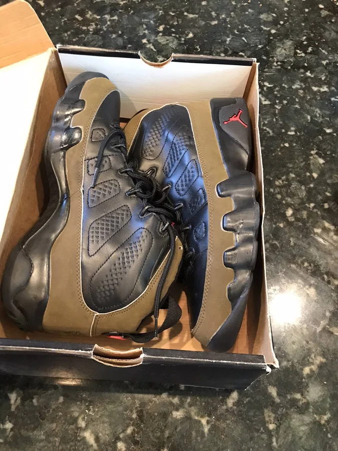 Air Jordan 9 Retro Olive 302370-031 Brand Size 10.5 Rare Vintage 2002