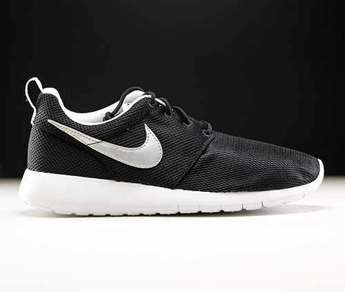 nike roshe one white with black swoosh