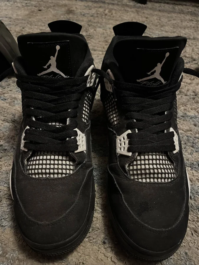 Jordan 4 White Thunders