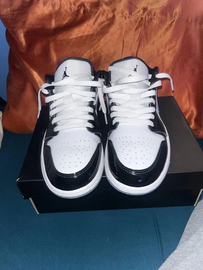 Jordan 1 Low Se "white/black" Men's Shoe. Shoe Size Is A 8m