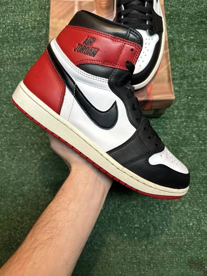 Jordan Retro 1 Black Toe Reimagined Size 111