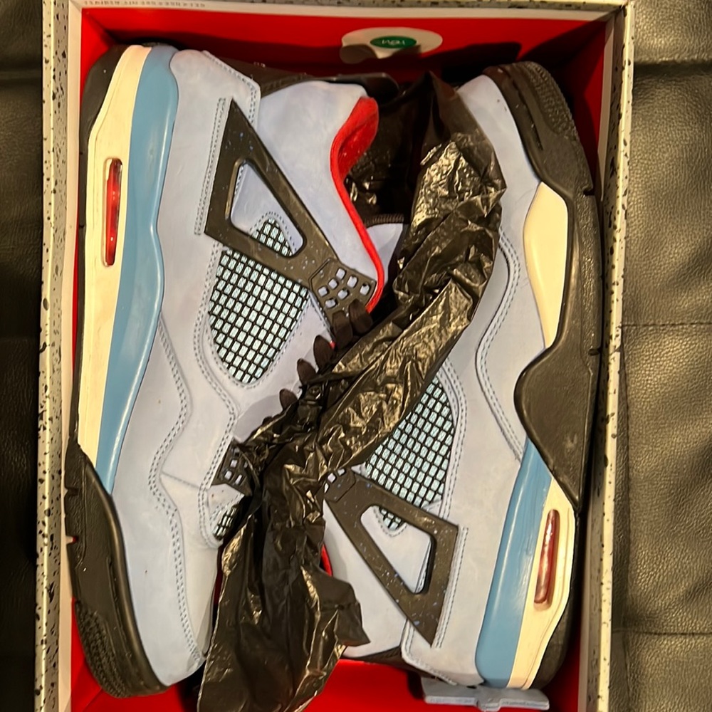 Travis Scott 4's