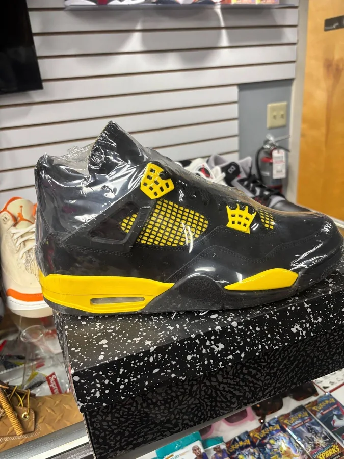 Jordan 4 thunder yellow