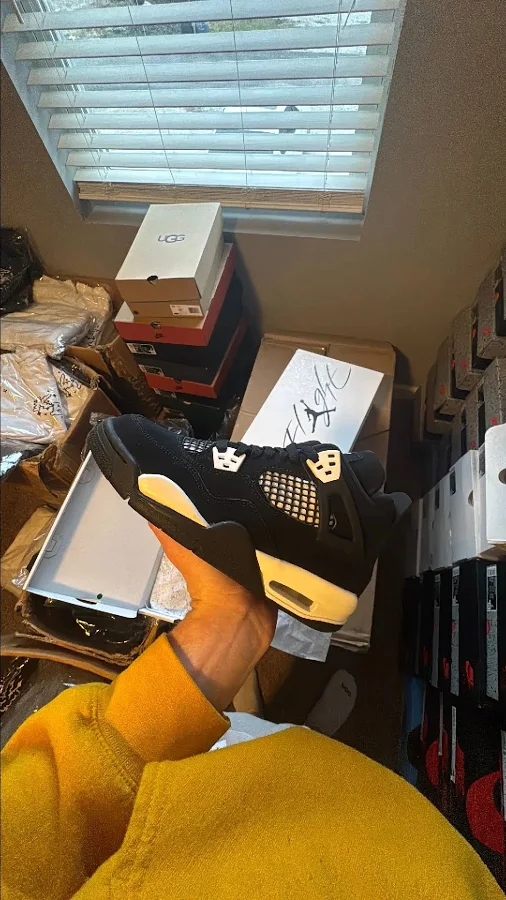 Jordan 4 white thunder1