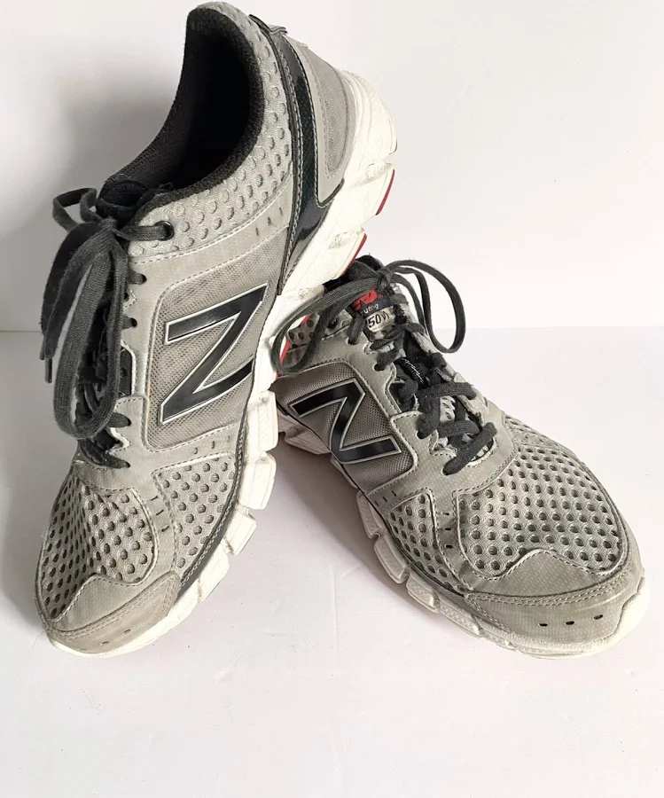 Mens Balance 750 V1 Gray & Black Running Shoes Sz 9.5
