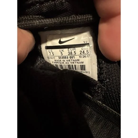 Nike Roshe One Triple Black Running Shoes 844994-001 Womens Size 7.5