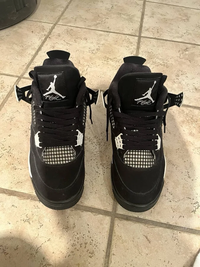 Jordan 4 White Thunder