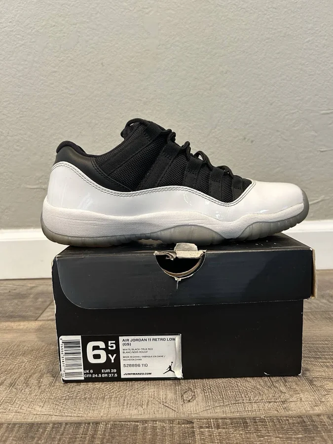 Air Jordan 11 Retro Low Tuxedo (gs), 6.5y (used)
