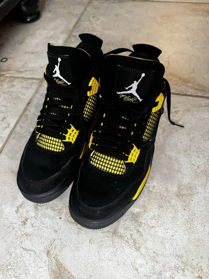 Jordan Air Jordan 4 Retro Thunder Black Yellow Mid Top Sneakers