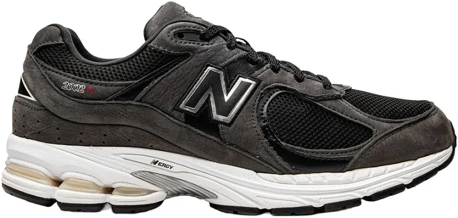 New Balance 2002 Men Sneakers - Black