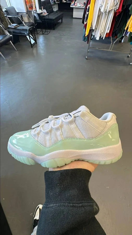 Wmns Air Jordan 11 Retro Low 'Igloo'