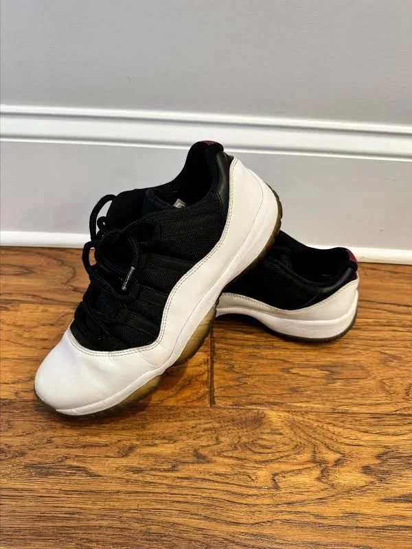 Rare Jordan 11 Retro Low Tuxedo 2013 Size 9.51