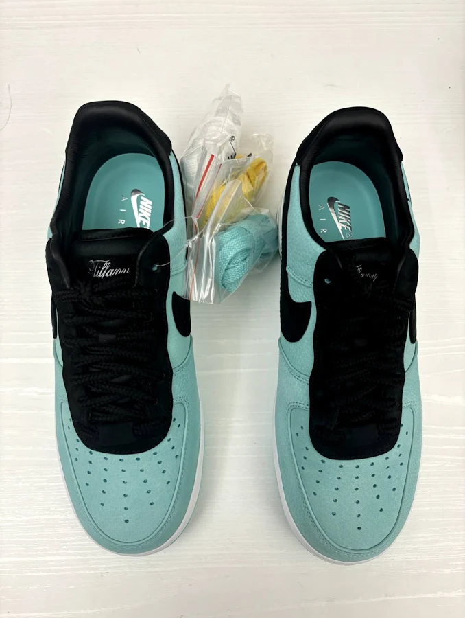 Size 7.5 - Nike Tiffany & Co. X Air Force 1 Friends & Family Low 1837