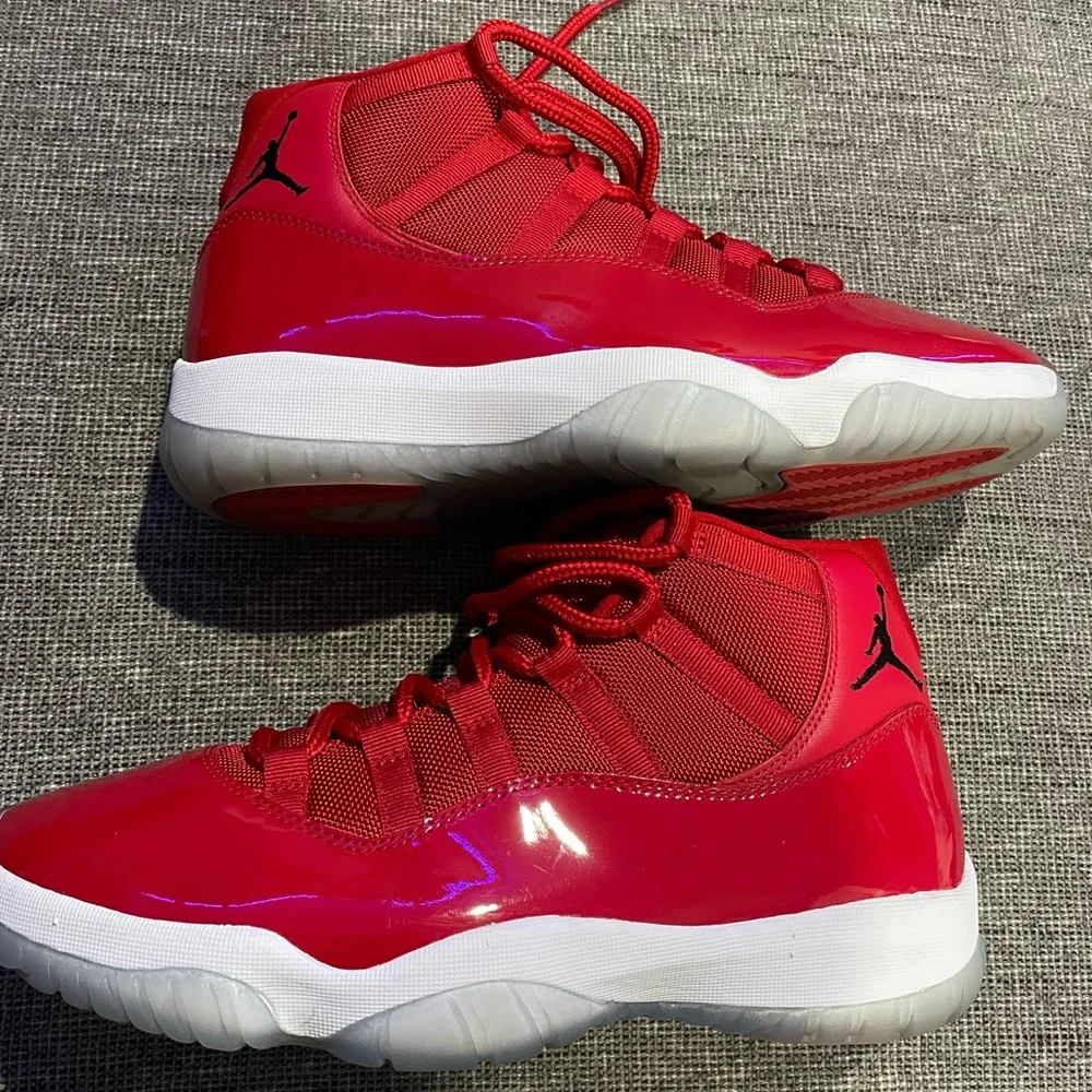 Air Jordan 11 Retro Win Like '96 size 10.5