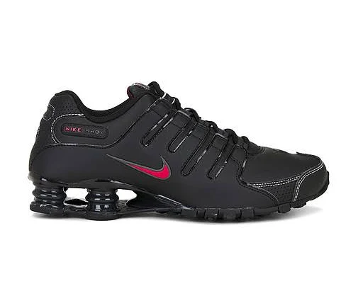 Nike Shox NZ Sneaker in Black - size 9.5