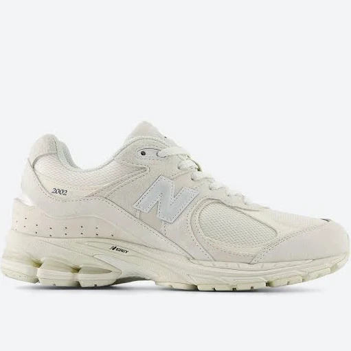 New Balance - 2002R in Sea Salt with Dark Silver Metallic Sea Salt/Silver Met / 11.5 M / 13 W