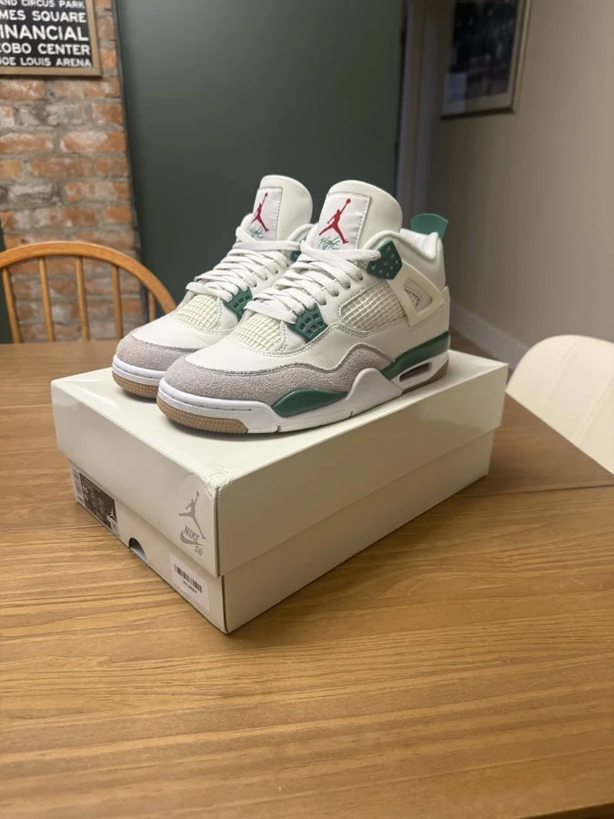 Air Jordan 4 Sb Pine Green