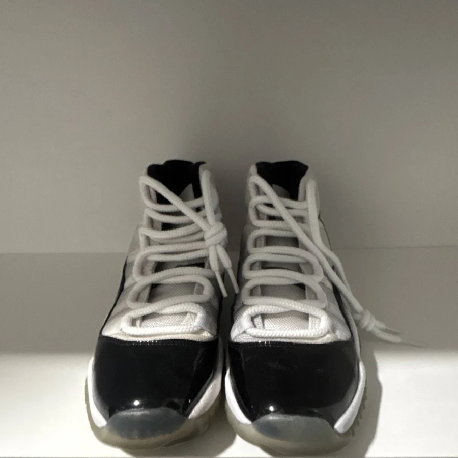 Jordan Air Jordan 11 Retro Concord Black White Patent Leather Jumpman