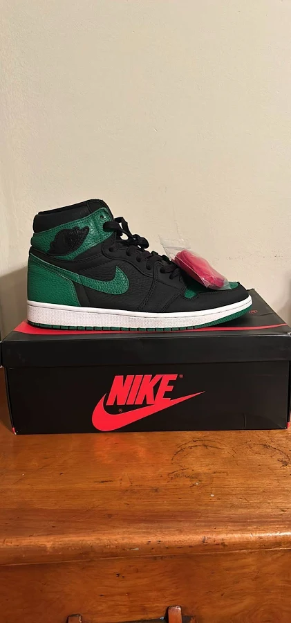 Air Jordan 1 Retro 'Pine Green Black'