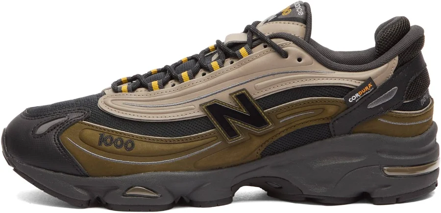 New Balance 1000 Sneaker in Woodland, Size UK 8.5 | END Clothing