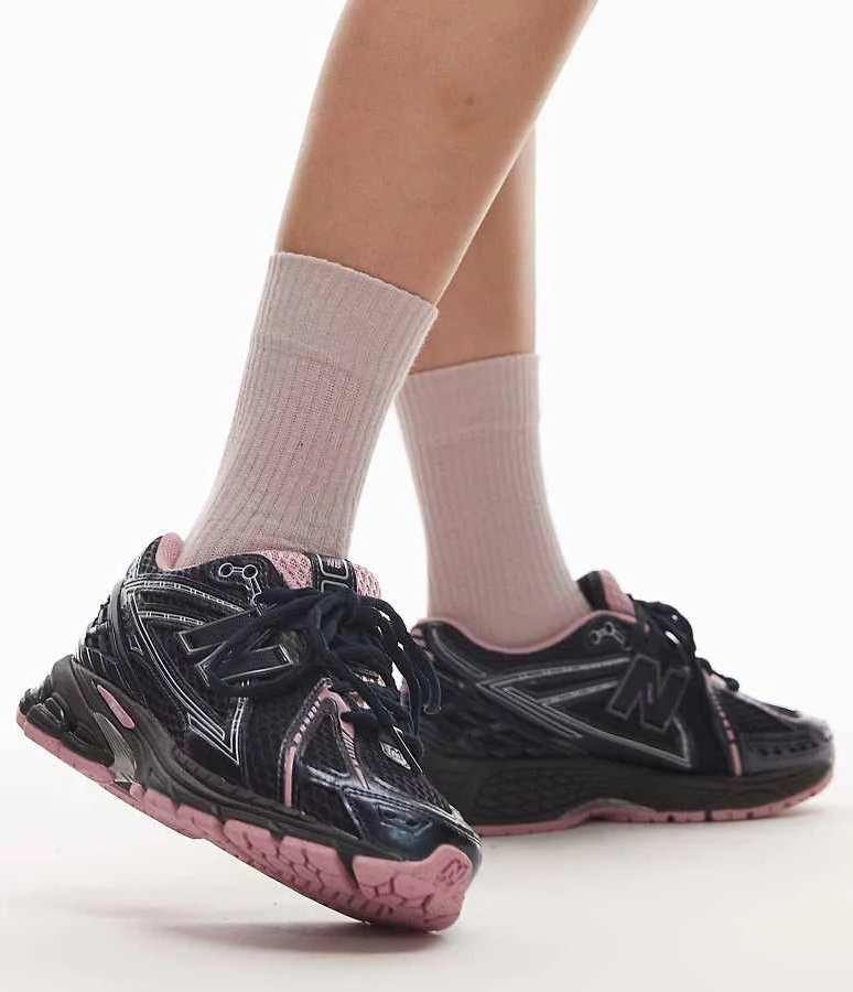 New Balance 1906r sneakers in black and pink-Navy