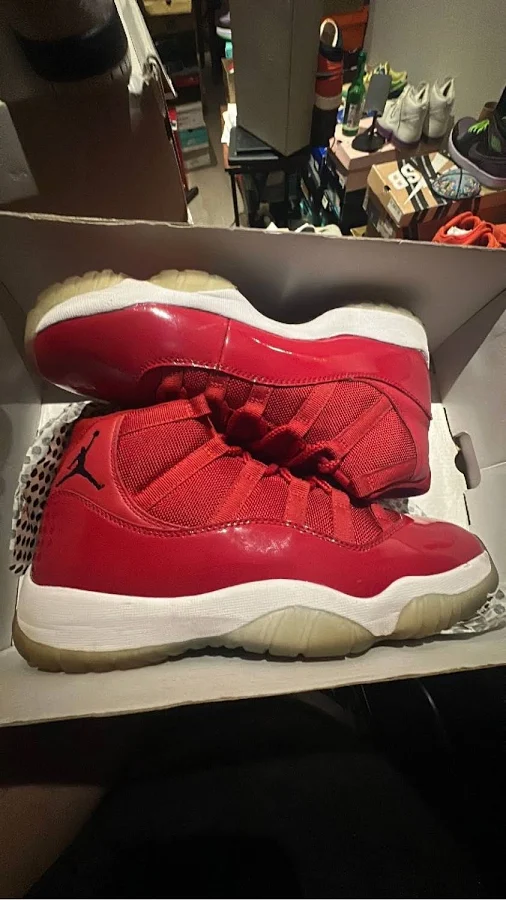 Air Jordan 11 win like 96 sz 9 pre owned og box