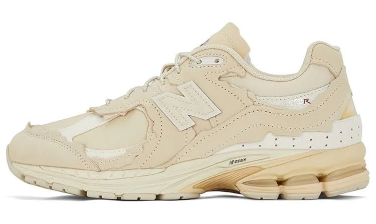 Balance 2002r Low Protection Pack - Sandstone - M2002rdq