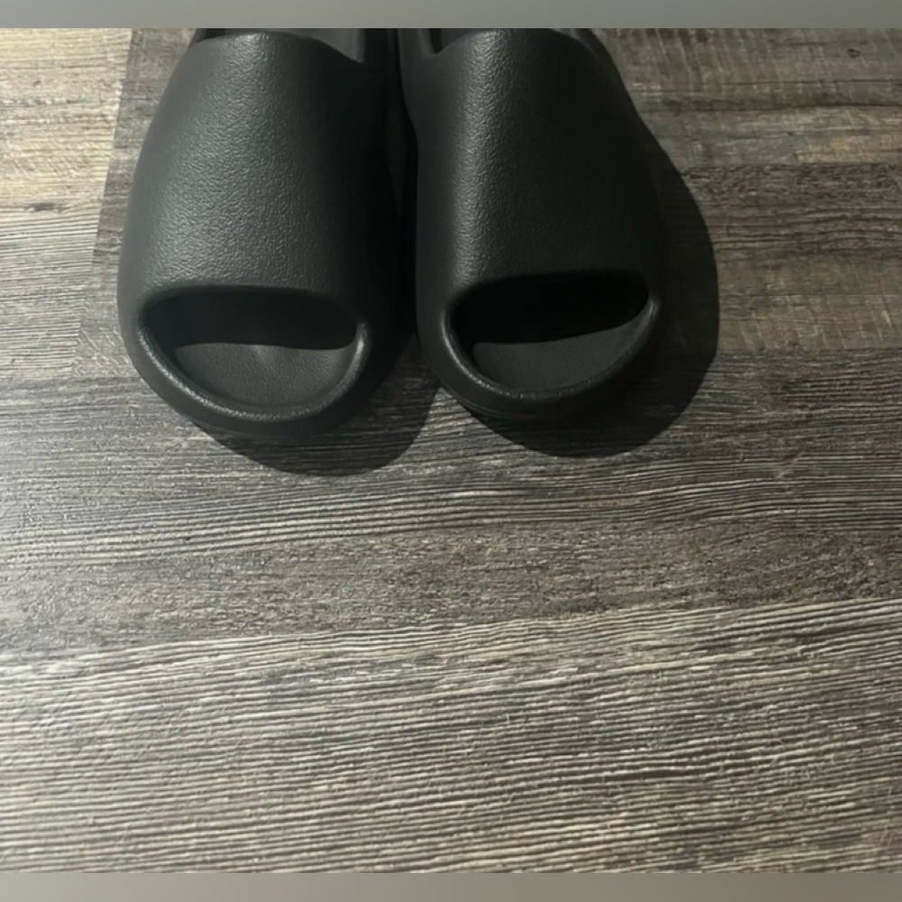 Onyx Yeezy slides