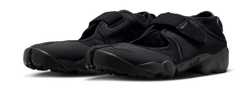 Nike Air Rift sneakers in black