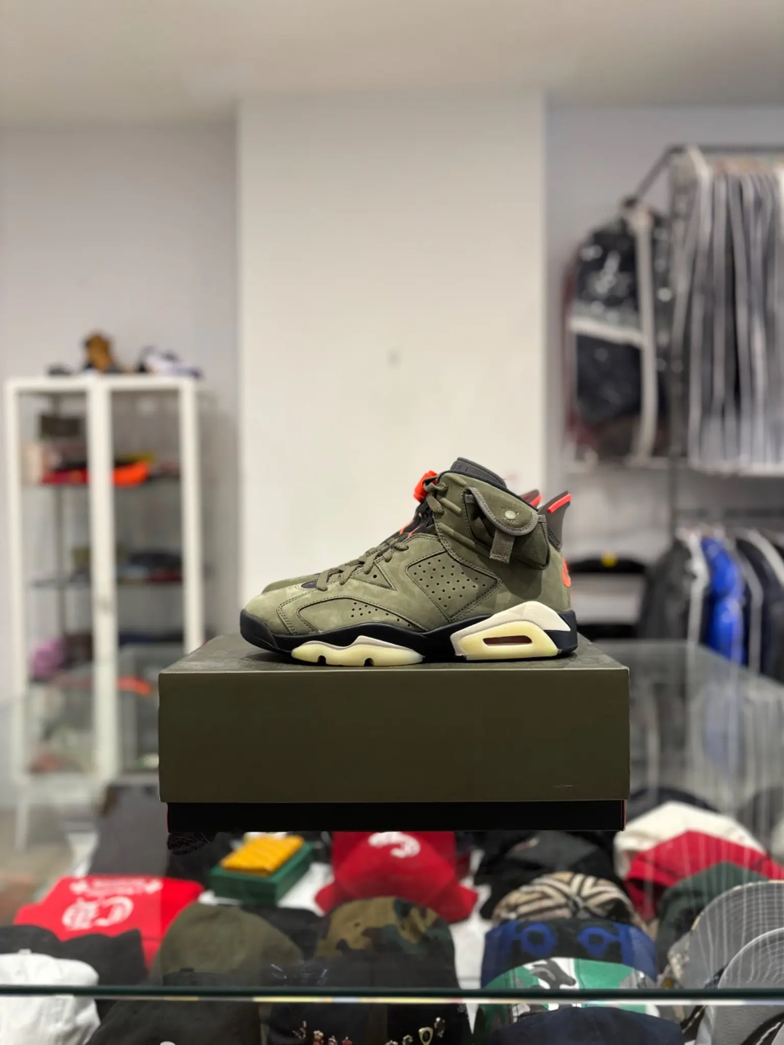 Jordan 6 Travis Scott