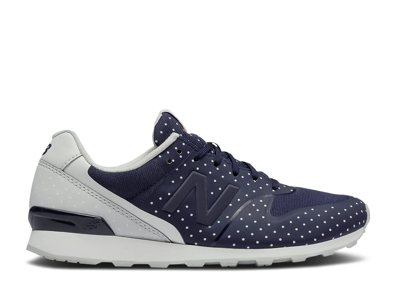 New Balance Women's 696 Shoes