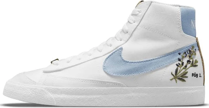 Nike Women's Blazer Mid '77 High Top Sneakers