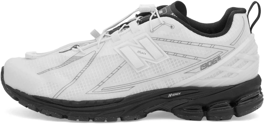 New Balance 1906R Sneaker in White, Size UK 7 | END Clothing