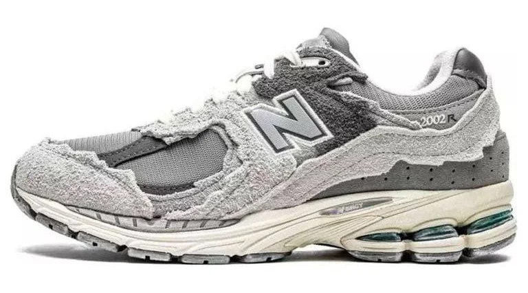 New Balance Men's 2002r Protection Pack Sneakers Rain Cloud / Magnet - White - Low-top sneakers - 12