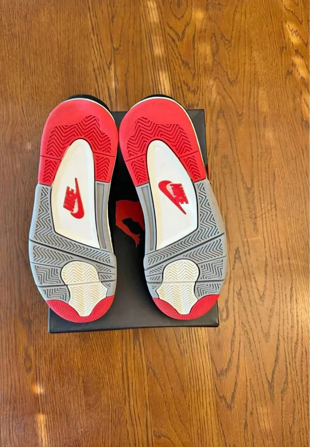 Air Jordan 4 Reto Bred (2019)
