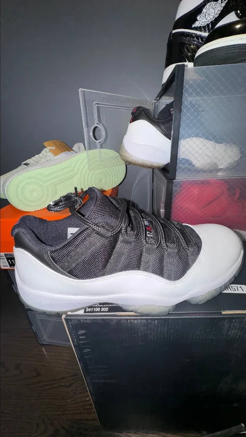 Jordan 11 Low Tuxedo SIZE 9.5M1