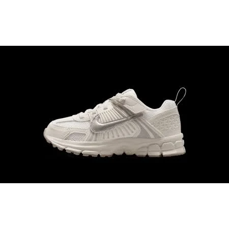 Nike Grade School Vomero 5 PS Sail Metallic Silver Hf6999 108 Hf6999 108 from Stadium Goods, Adult Unisex, Size: 2.5 Big Kid