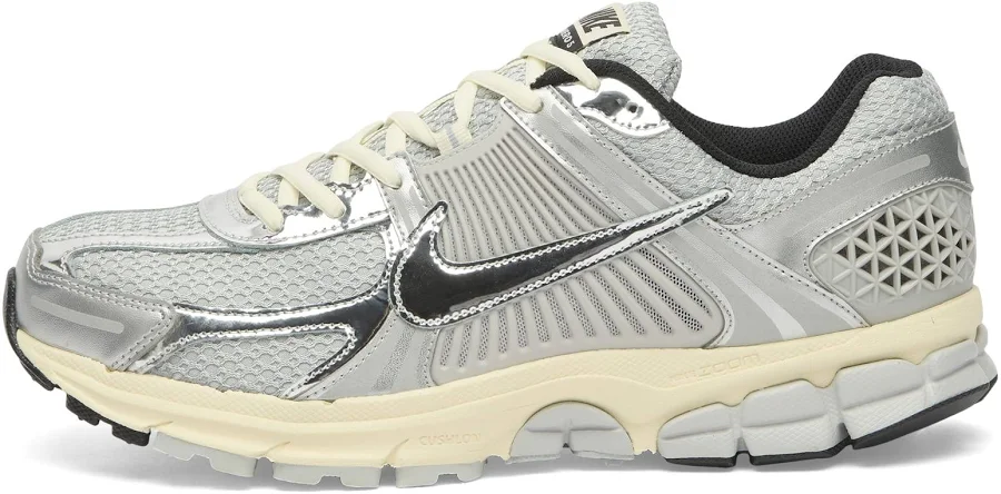 Nike Vomero 5 Chrome Sneaker in Grey/Chrome/Silver, Size UK 8 | END Clothing