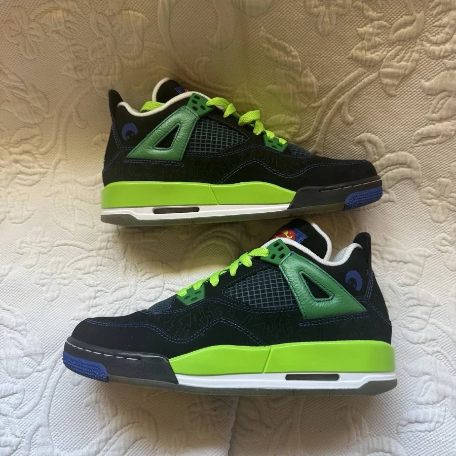 Air Jordan Retro 4 Doernbecher Superman Ds